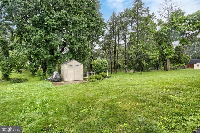 1806 SUNCREST DR, Carlisle, PA 17013