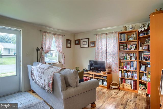 1806 SUNCREST DR, Carlisle, PA 17013