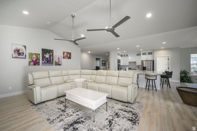 6947 W GRANBURY DR, South Jordan, UT 84009