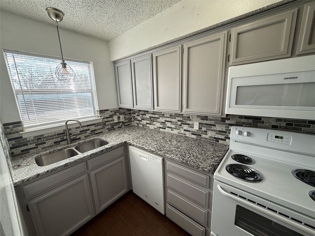 422 W 4th Street, Kennedale, TX 76060