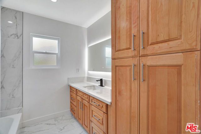 12801 Friar Street, North Hollywood (los Angeles), CA 91606