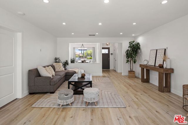 12801 Friar Street, North Hollywood (los Angeles), CA 91606