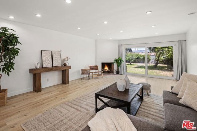 12801 Friar Street, North Hollywood (los Angeles), CA 91606