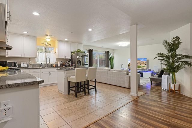 3130 Walnut Ln, Riverbank, CA 95367