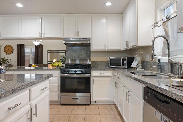 3130 Walnut Ln, Riverbank, CA 95367