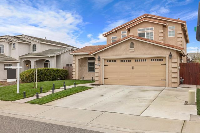 3130 Walnut Ln, Riverbank, CA 95367