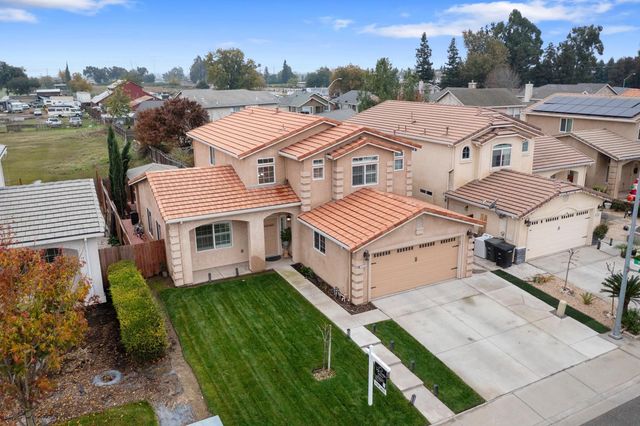3130 Walnut Ln, Riverbank, CA 95367