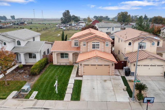 3130 Walnut Ln, Riverbank, CA 95367