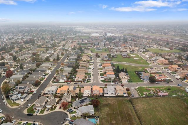 3130 Walnut Ln, Riverbank, CA 95367