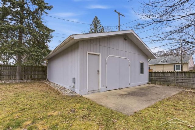 3214 Birchfield Drive, Midland, MI 48642