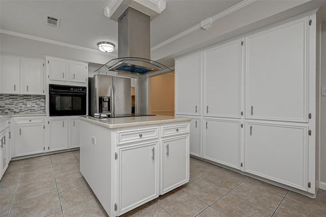 8515 Twelve Oaks Drive, Texas City, TX 77591