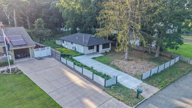 52 Crystal Beach Boulevard, Moriches, NY 11955