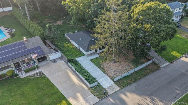 52 Crystal Beach Boulevard, Moriches, NY 11955