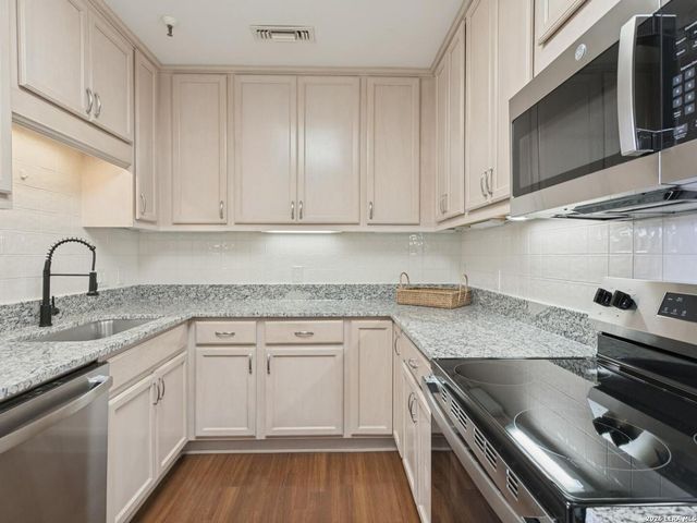 1 Towers Park Ln Apt 317, San Antonio, TX 78209