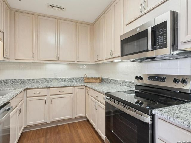 1 Towers Park Ln Apt 317, San Antonio, TX 78209