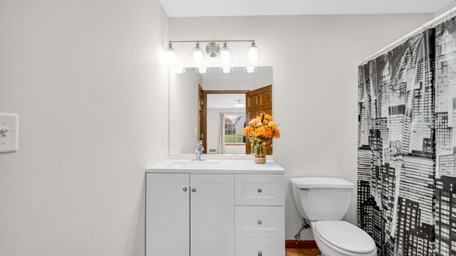 3001 Columbine Circle F, Valparaiso, IN 46383