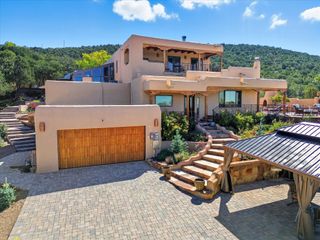 2037 Calle Lejano, Santa Fe, NM 87501