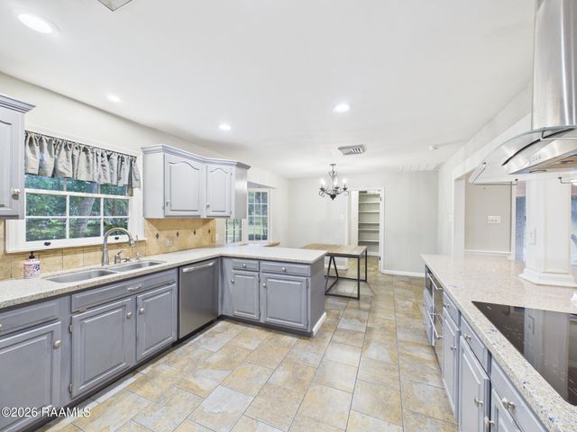 127 Beau Coteau Parkway, Broussard, LA 70518