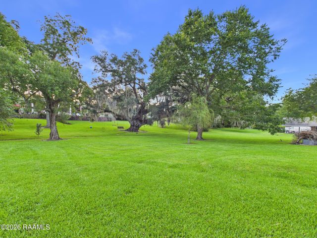 127 Beau Coteau Parkway, Broussard, LA 70518
