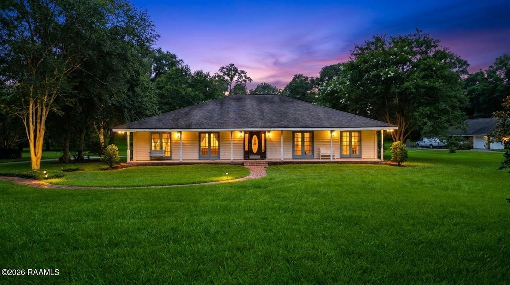127 Beau Coteau Parkway, Broussard, LA 70518
