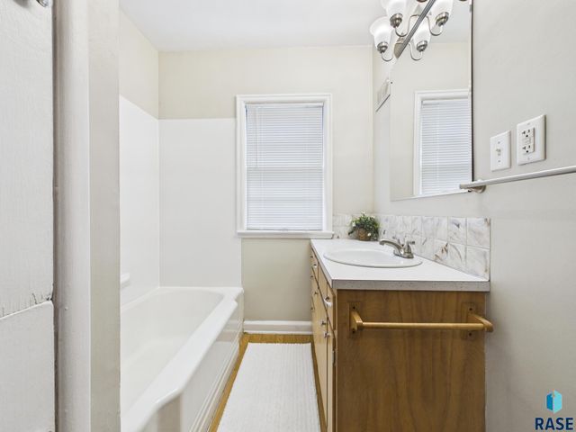 308 E 18th St Street, Sioux Falls, SD 57104