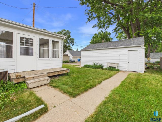 308 E 18th St Street, Sioux Falls, SD 57104
