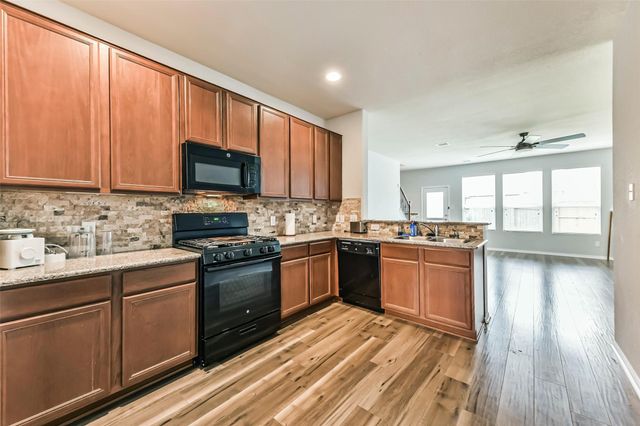 2626 Fresh Dawn Drive, Fresno, TX 77545
