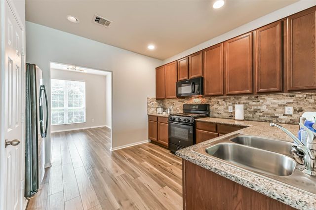 2626 Fresh Dawn Drive, Fresno, TX 77545