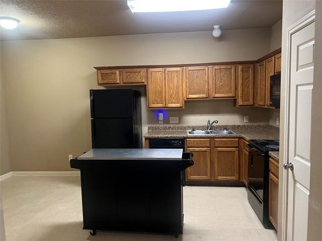107 Avenue C, Highlands, TX 77562