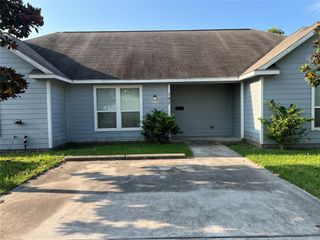 107 Avenue C, Highlands, TX 77562