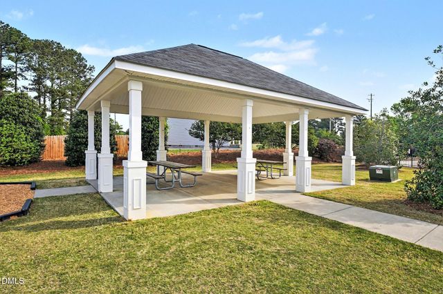 418 Lakemont Drive, Clayton, NC 27520