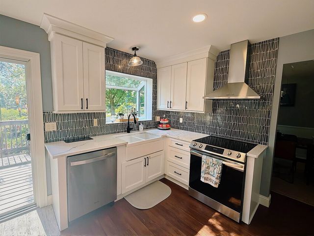 386 Dalton Drive, Rochester Hills, MI 48307