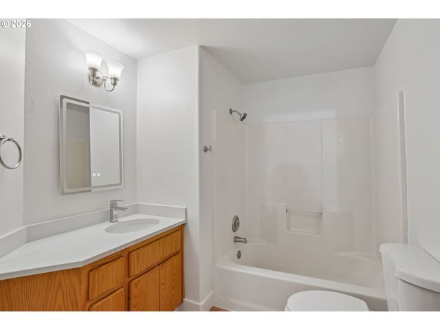 2219 Ne 137TH Ct, Vancouver, WA 98684