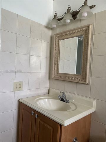 2607 NE 8th Ave 29, Wilton Manors, FL 33334