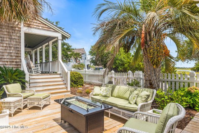 41 Transom Row, Bald Head Island, NC 28461