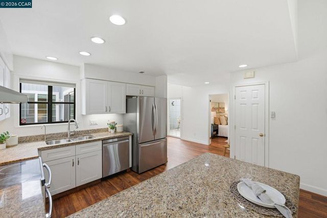 370 Scarlet Oak Ct, Pleasant Hill, CA 94523