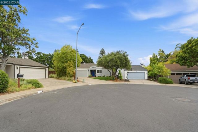 370 Scarlet Oak Ct, Pleasant Hill, CA 94523