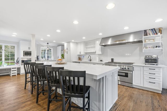 23 Middle Pond Path, Marstons Mills, MA 02648