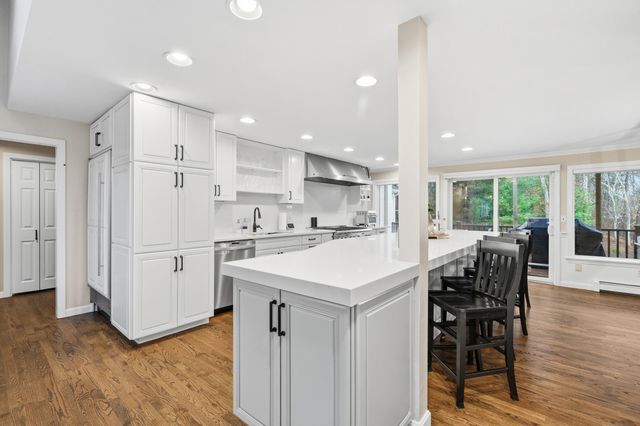 23 Middle Pond Path, Marstons Mills, MA 02648