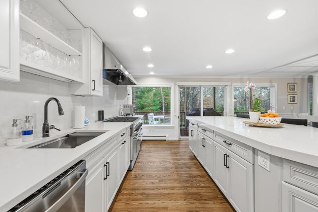 23 Middle Pond Path, Marstons Mills, MA 02648