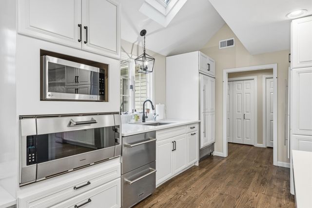 23 Middle Pond Path, Marstons Mills, MA 02648