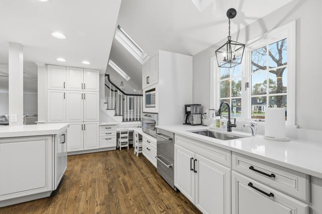 23 Middle Pond Path, Marstons Mills, MA 02648