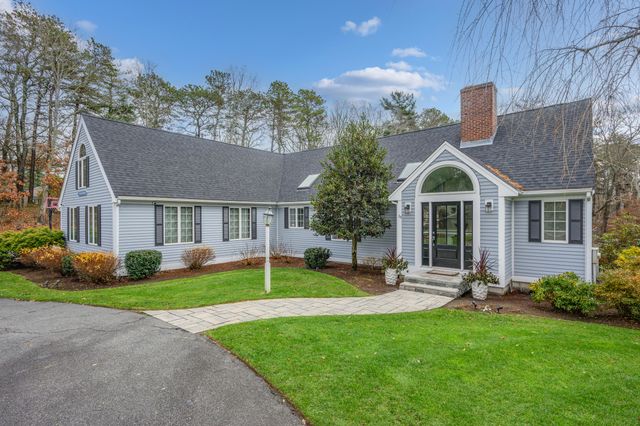 23 Middle Pond Path, Marstons Mills, MA 02648