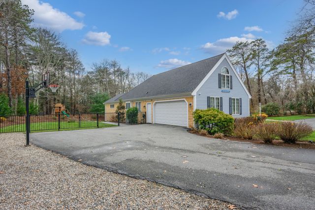 23 Middle Pond Path, Marstons Mills, MA 02648