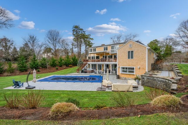 23 Middle Pond Path, Marstons Mills, MA 02648