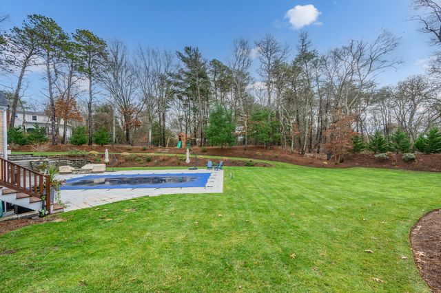 23 Middle Pond Path, Marstons Mills, MA 02648