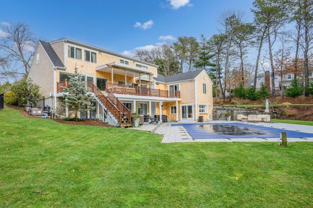 23 Middle Pond Path, Marstons Mills, MA 02648
