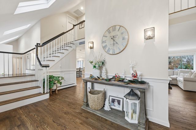 23 Middle Pond Path, Marstons Mills, MA 02648