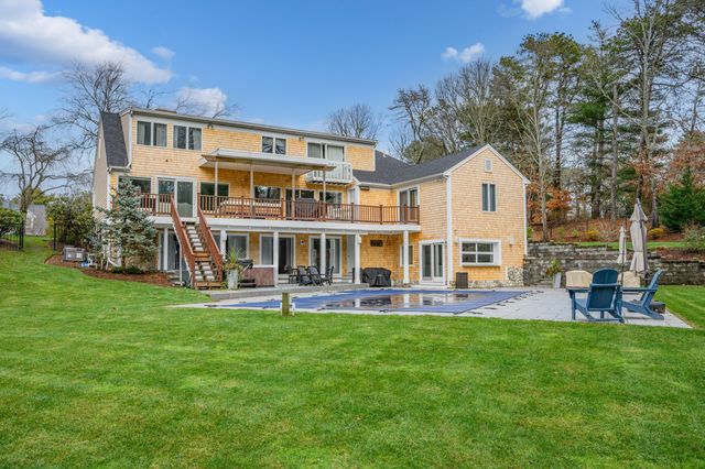 23 Middle Pond Path, Marstons Mills, MA 02648