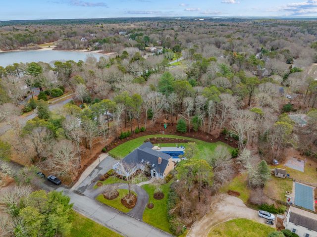 23 Middle Pond Path, Marstons Mills, MA 02648